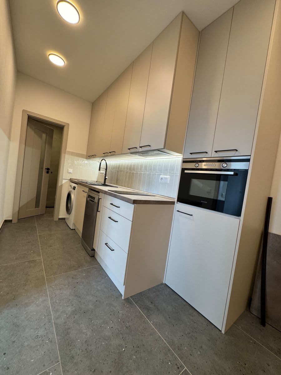 Prenájom bytu 2-izbový 40 m², K Louži, Praha, Praha Prenájom bytu 2-izbový 40 m², K Louži, Praha, Praha