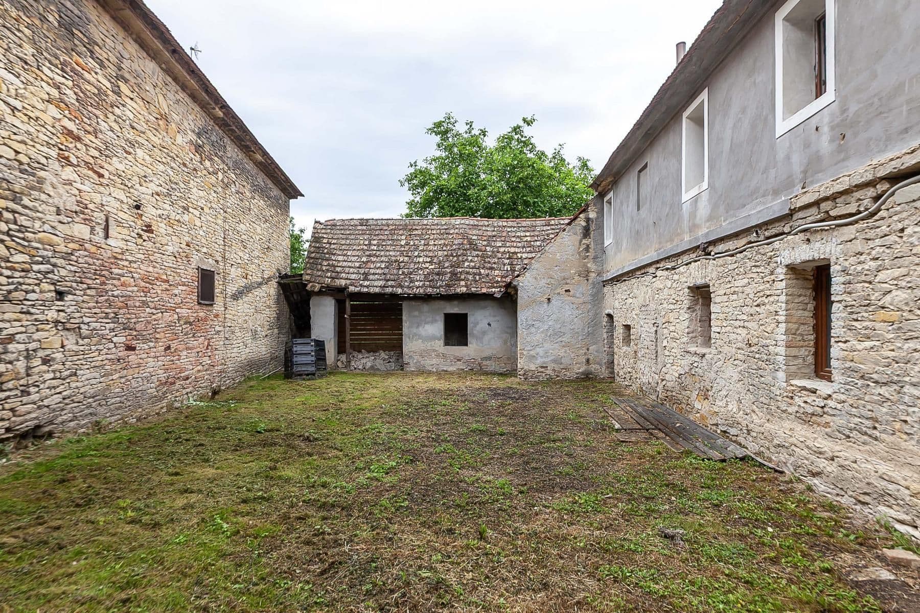 Predaj domu 210 m², pozemek 399 m², Kropáčova Vrutice, Středočeský kraj Predaj domu 210 m², pozemek 399 m², Kropáčova Vrutice, Středočeský kraj