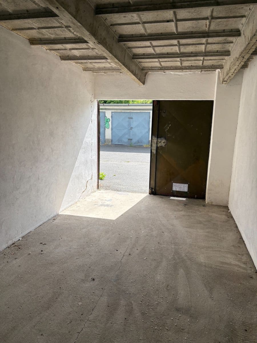 Prenájom garáže 17 m², Přetlucká, Praha, Praha Prenájom garáže 17 m², Přetlucká, Praha, Praha