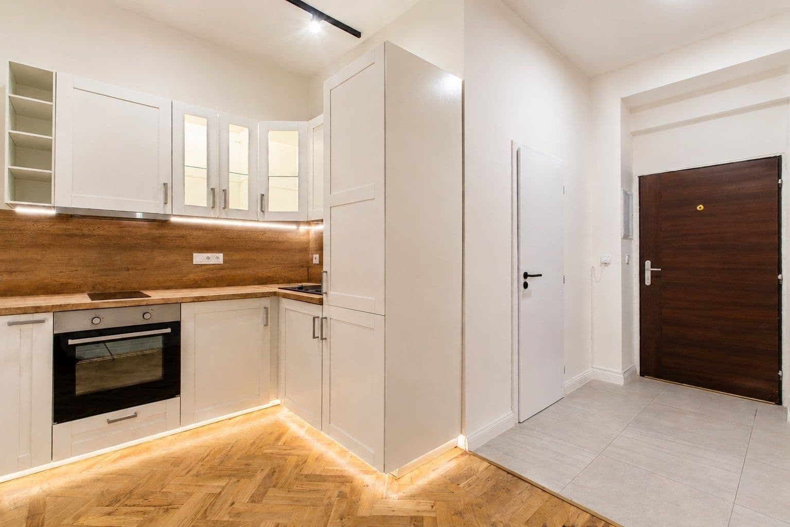 Prenájom bytu 1-izbový 40 m², Plzeňská, Praha, Praha Prenájom bytu 1-izbový 40 m², Plzeňská, Praha, Praha