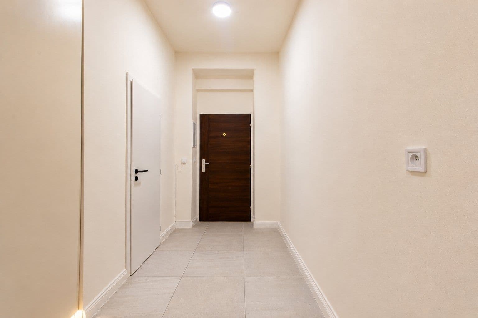 Prenájom bytu 1-izbový 40 m², Plzeňská, Praha, Praha Prenájom bytu 1-izbový 40 m², Plzeňská, Praha, Praha