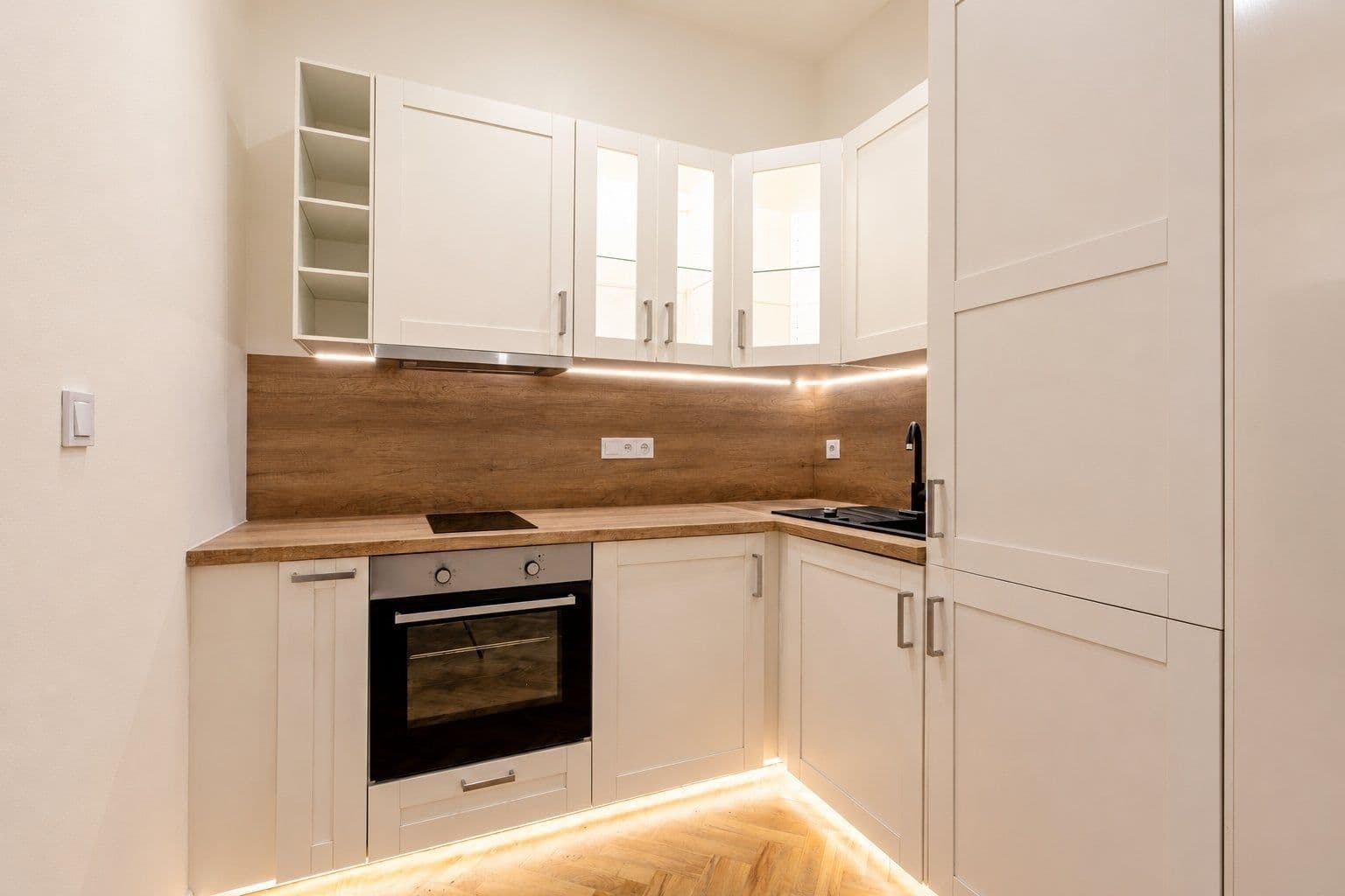 Prenájom bytu 1-izbový 40 m², Plzeňská, Praha, Praha Prenájom bytu 1-izbový 40 m², Plzeňská, Praha, Praha