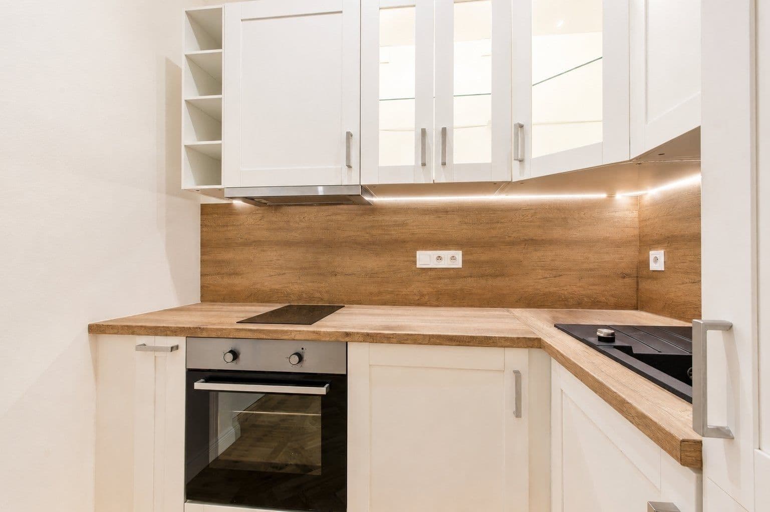 Prenájom bytu 1-izbový 40 m², Plzeňská, Praha, Praha Prenájom bytu 1-izbový 40 m², Plzeňská, Praha, Praha