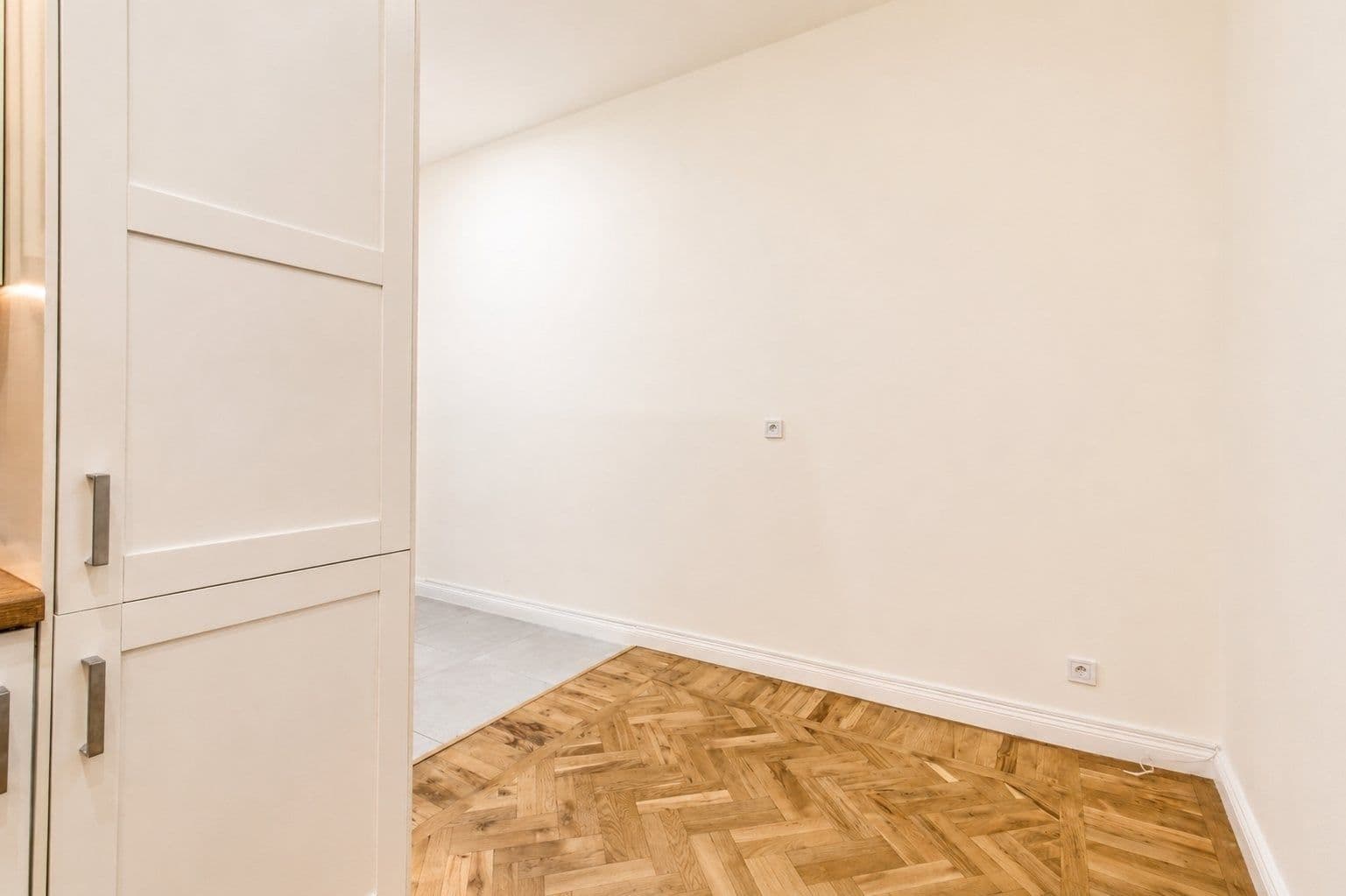 Prenájom bytu 1-izbový 40 m², Plzeňská, Praha, Praha Prenájom bytu 1-izbový 40 m², Plzeňská, Praha, Praha