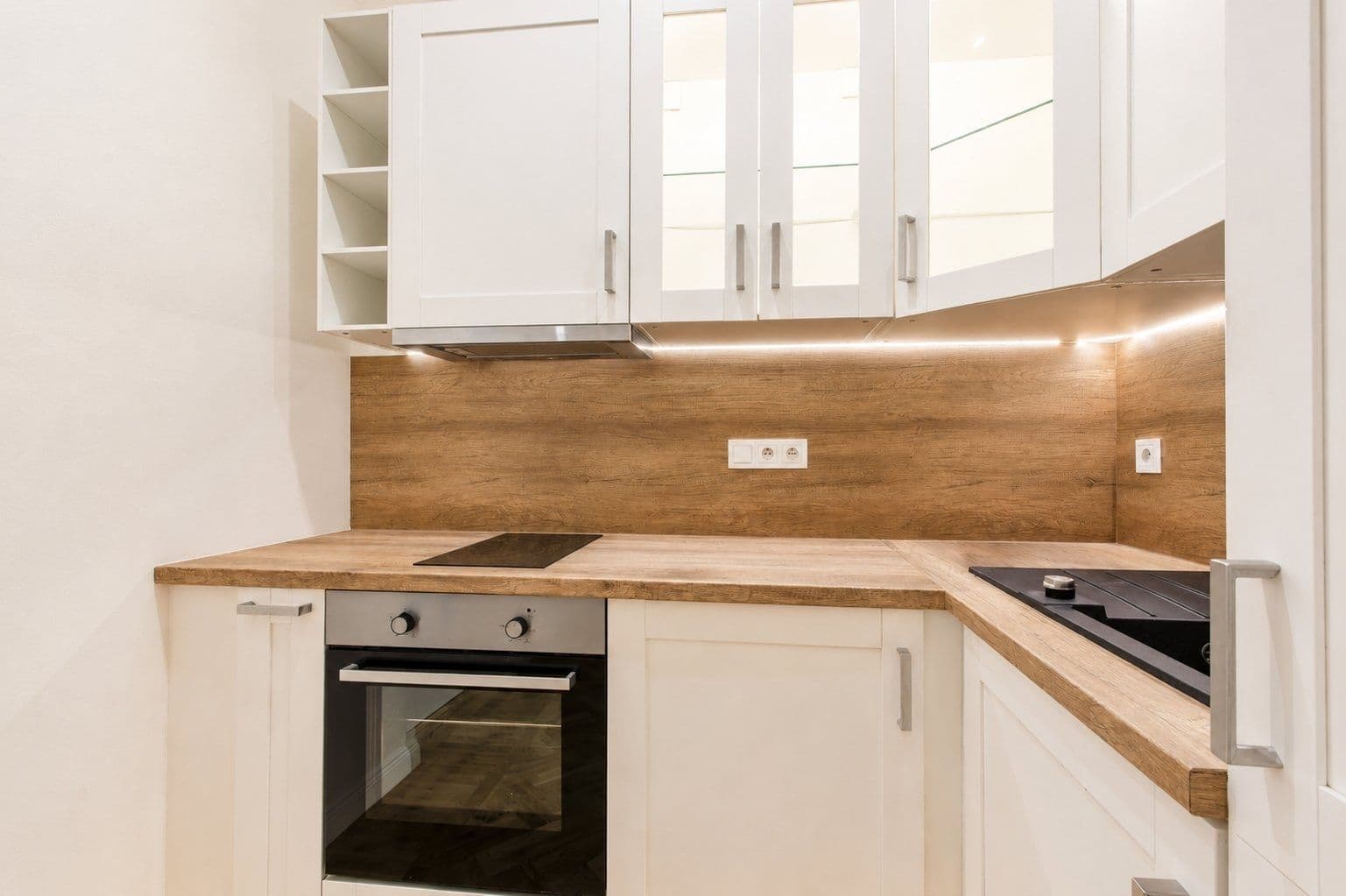 Prenájom bytu 1-izbový 40 m², Plzeňská, Praha, Praha Prenájom bytu 1-izbový 40 m², Plzeňská, Praha, Praha