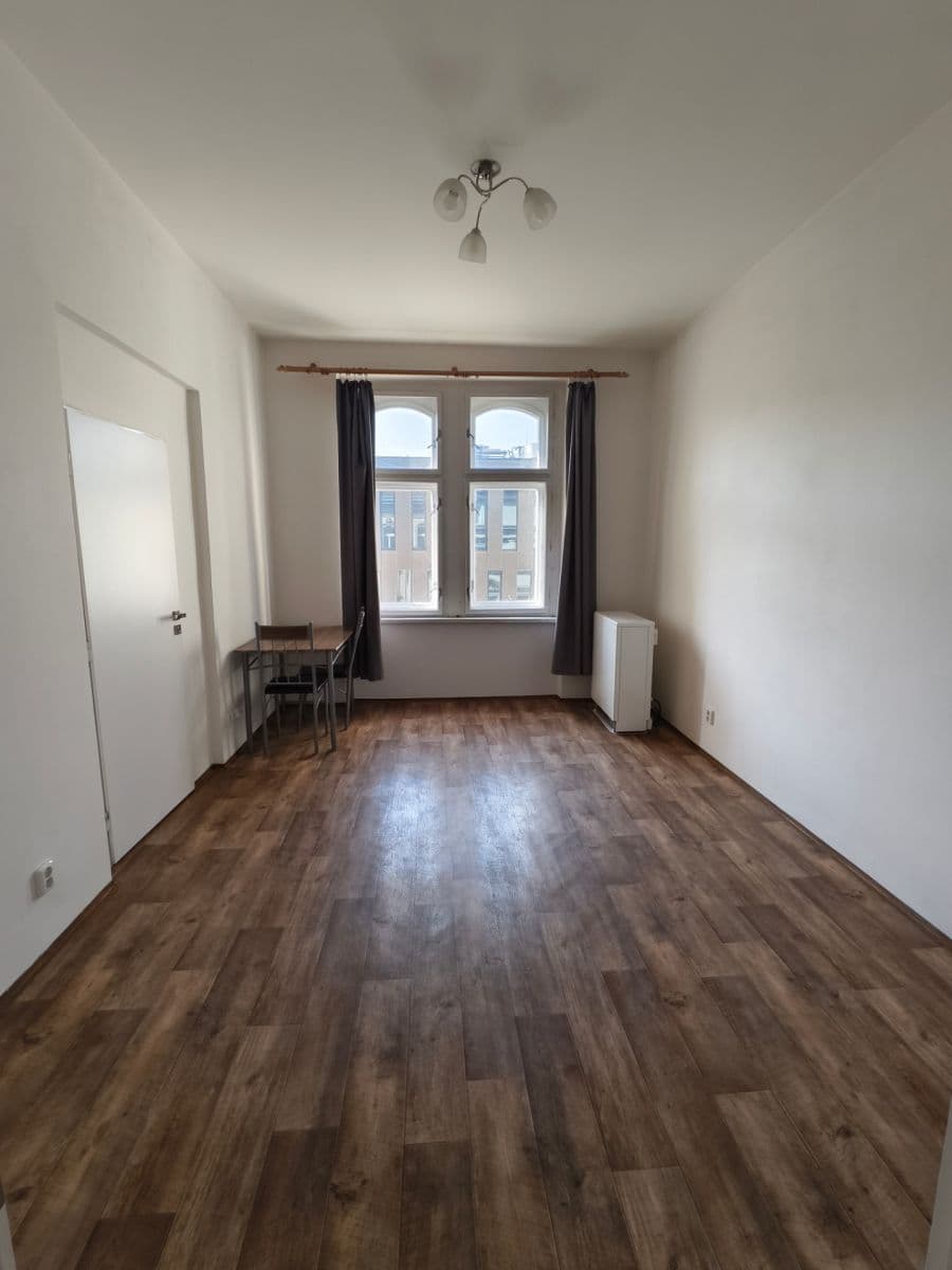 Prenájom bytu 2-izbový 50 m², Plzeňská, Praha, Praha Prenájom bytu 2-izbový 50 m², Plzeňská, Praha, Praha