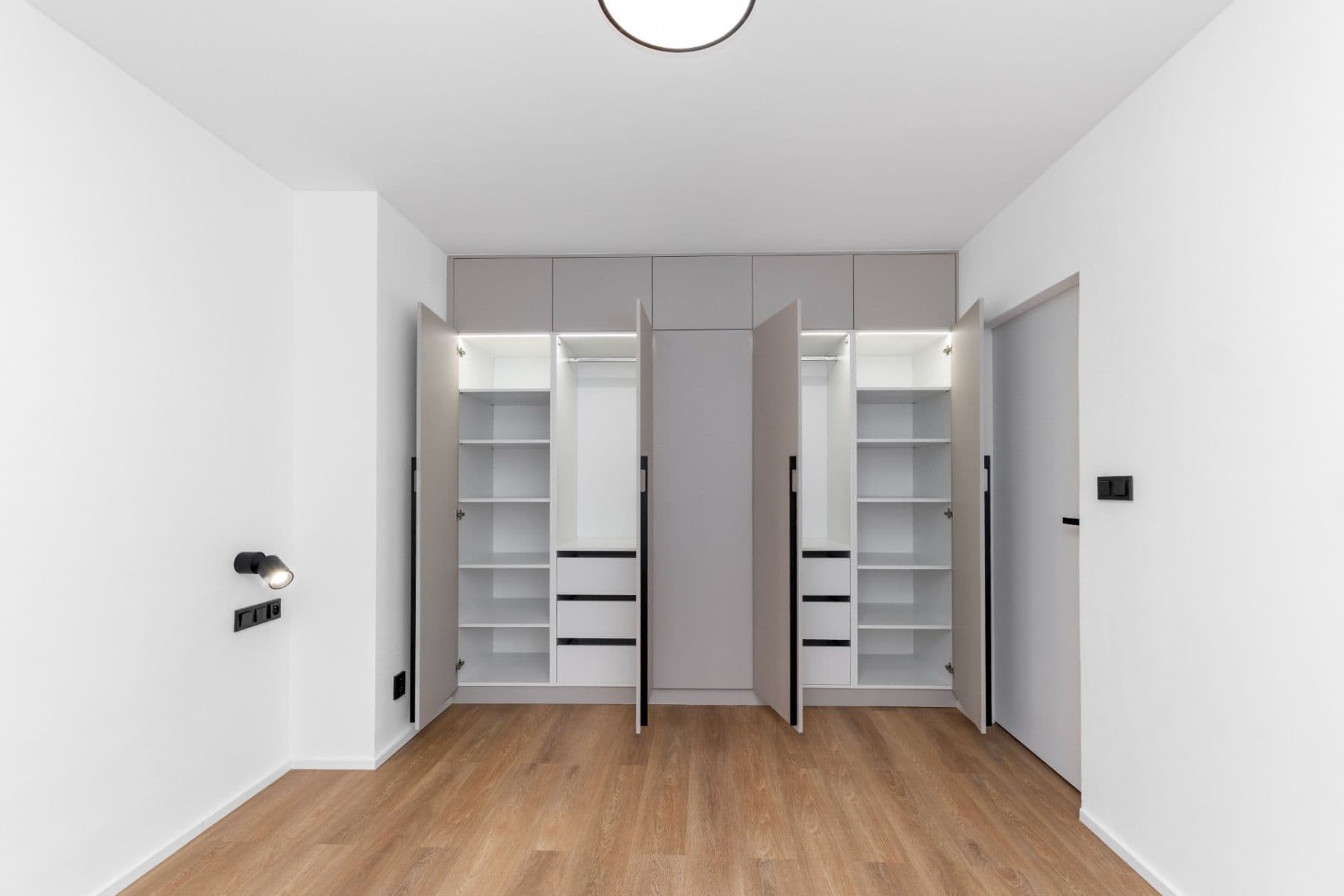 Predaj bytu 3-izbový 60 m², Rodimcevova, Ostrava, Moravskoslezský kraj Predaj bytu 3-izbový 60 m², Rodimcevova, Ostrava, Moravskoslezský kraj
