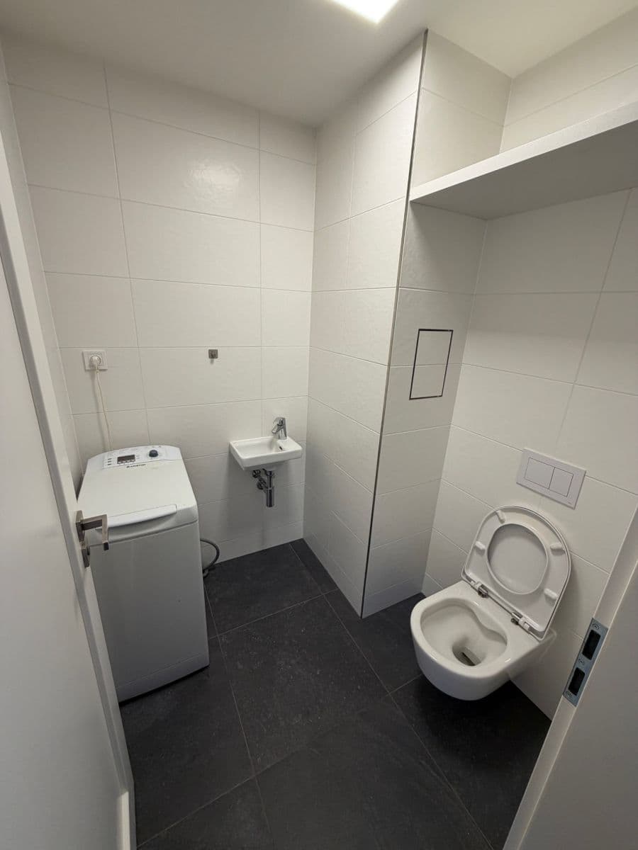 Prenájom bytu 2-izbový 52 m², Limuzská, Praha, Praha Prenájom bytu 2-izbový 52 m², Limuzská, Praha, Praha