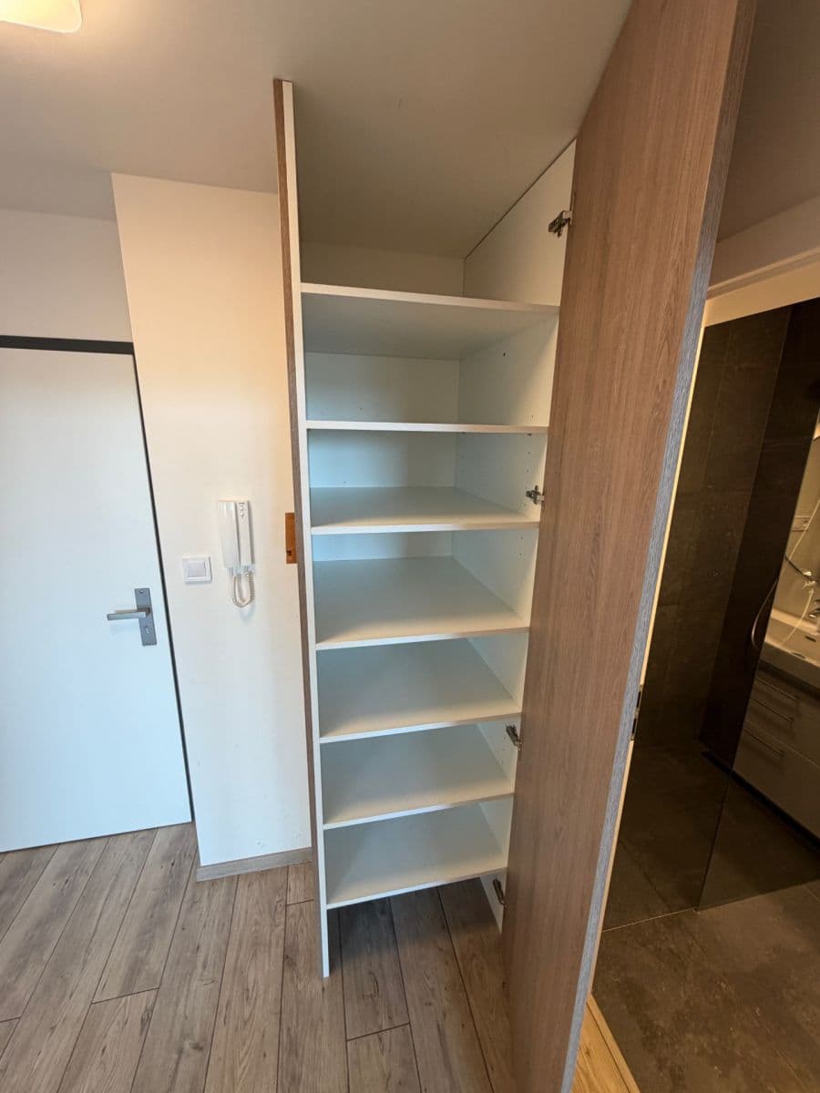 Prenájom bytu 2-izbový 52 m², Limuzská, Praha, Praha Prenájom bytu 2-izbový 52 m², Limuzská, Praha, Praha