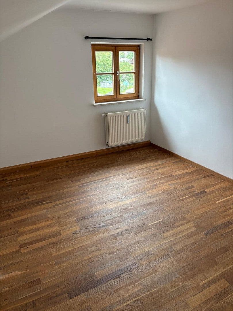 Prenájom domu 92 m², pozemek 600 m², Reichersbeuern, Bavorsko Prenájom domu 92 m², pozemek 600 m², Reichersbeuern, Bavorsko