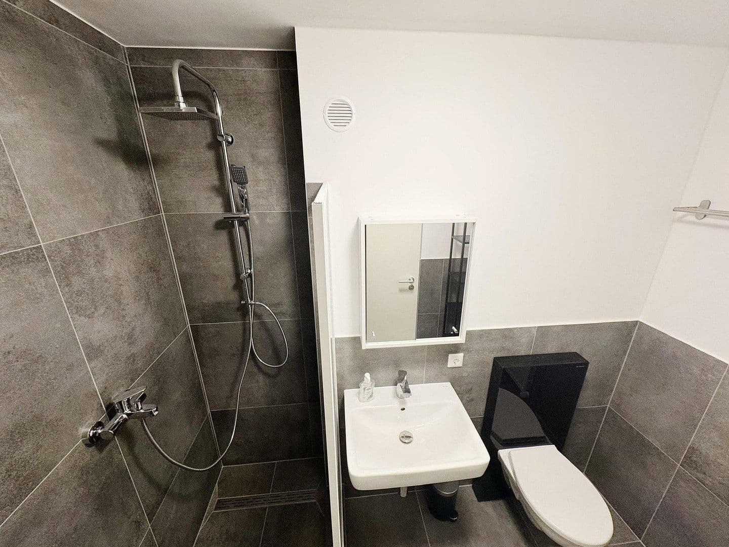 Prenájom bytu 14 m², Brieger Straße 9, München, Bavorsko Prenájom bytu 14 m², Brieger Straße 9, München, Bavorsko