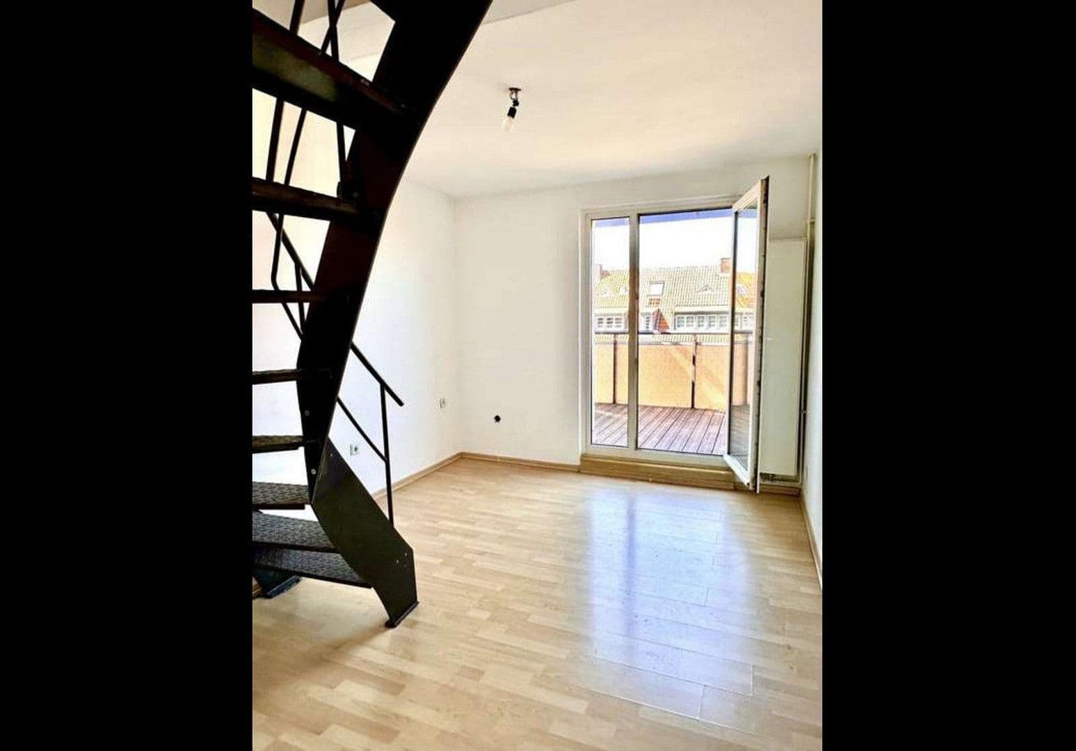 Prenájom bytu 4-izbový 105 m², Yorckstr, Düsseldorf, Severné Porýnie - Westfálsko Prenájom bytu 4-izbový 105 m², Yorckstr, Düsseldorf, Severné Porýnie - Westfálsko