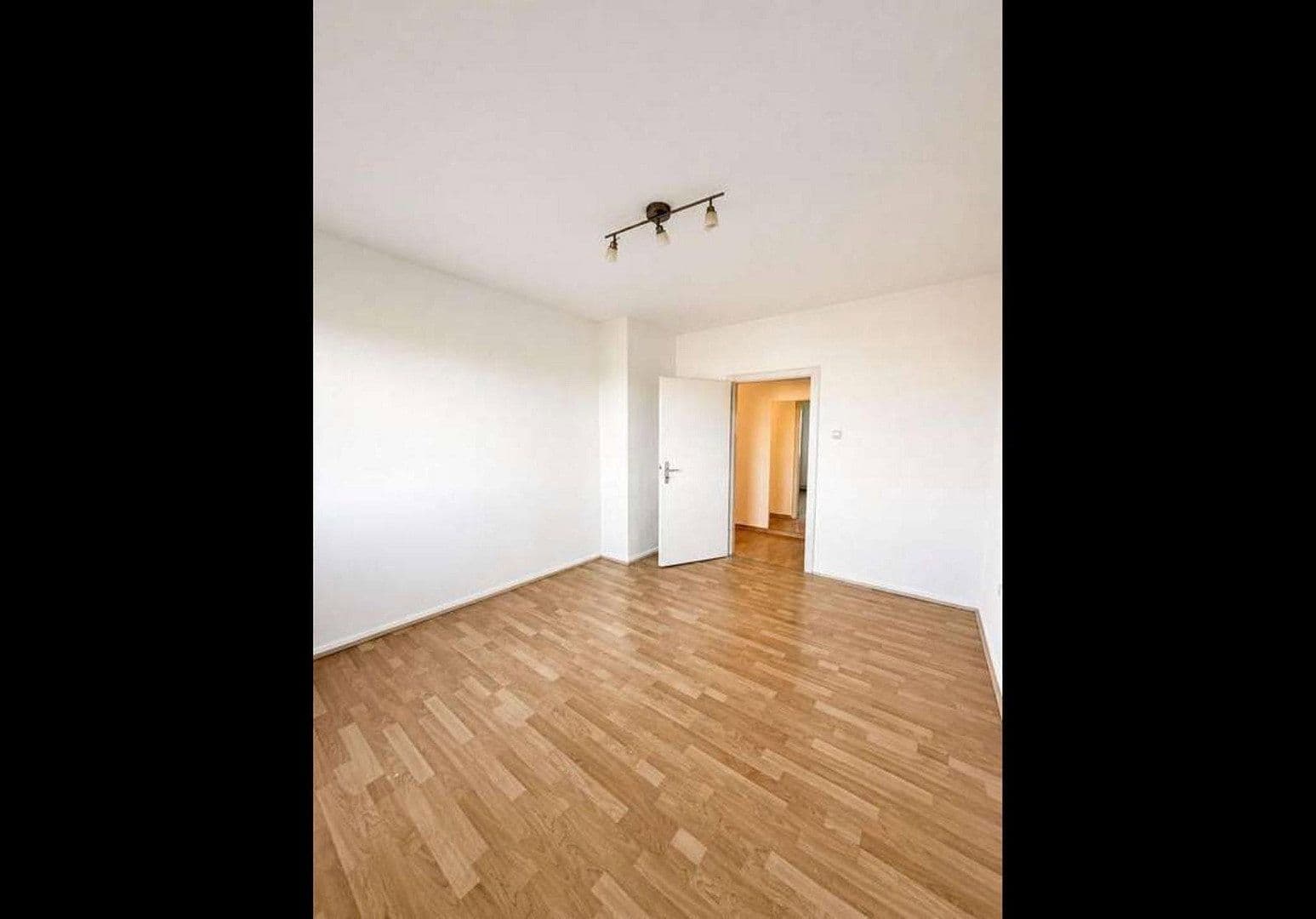 Prenájom bytu 4-izbový 105 m², Yorckstr, Düsseldorf, Severné Porýnie - Westfálsko Prenájom bytu 4-izbový 105 m², Yorckstr, Düsseldorf, Severné Porýnie - Westfálsko