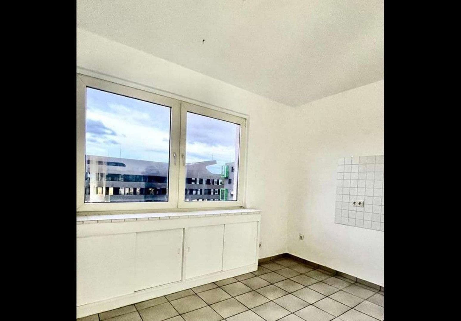 Prenájom bytu 4-izbový 105 m², Yorckstr, Düsseldorf, Severné Porýnie - Westfálsko Prenájom bytu 4-izbový 105 m², Yorckstr, Düsseldorf, Severné Porýnie - Westfálsko