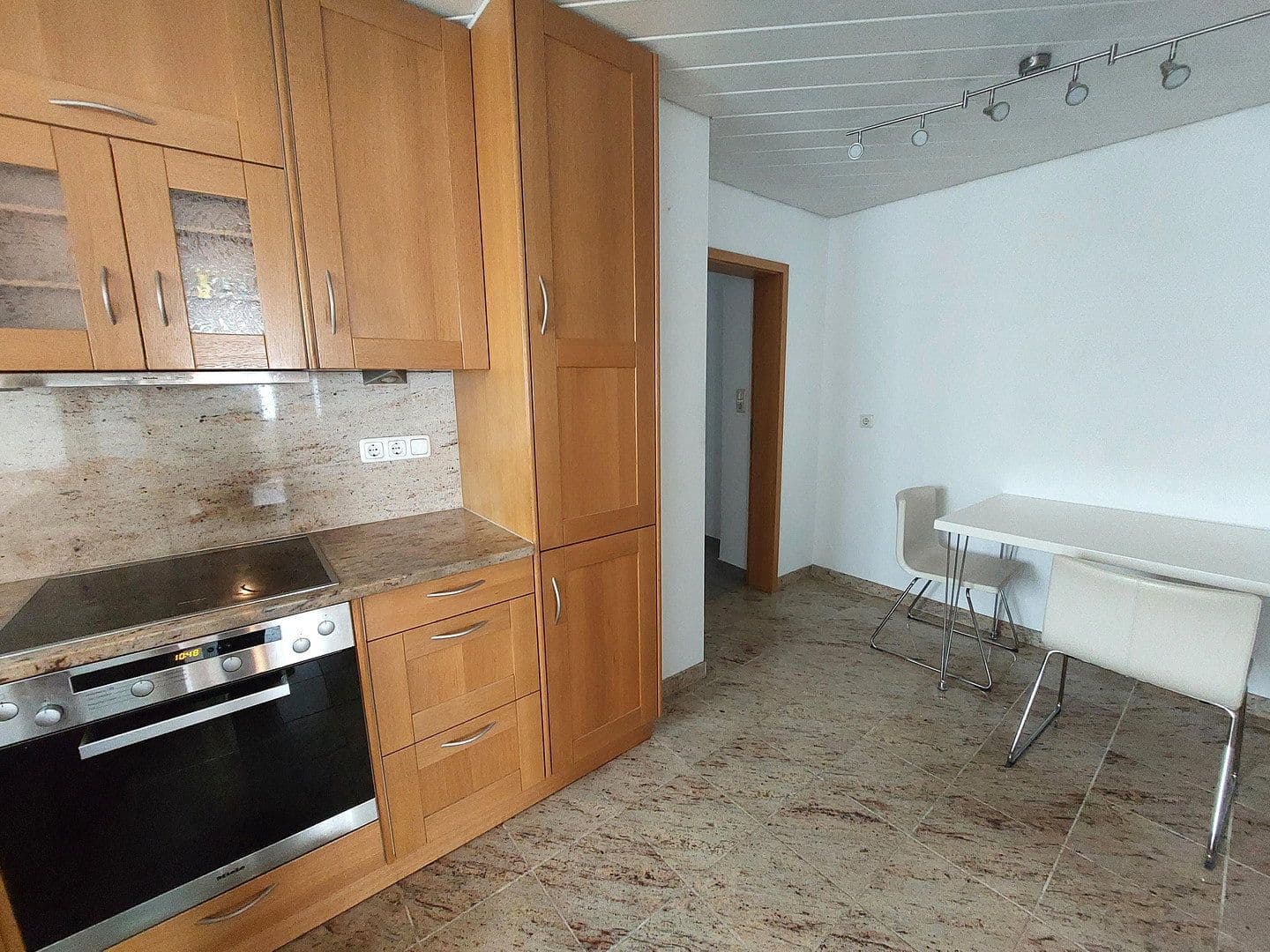 Predaj domu 117 m², pozemek 465 m², Langenlonsheim, Porýnie-Falcko Predaj domu 117 m², pozemek 465 m², Langenlonsheim, Porýnie-Falcko