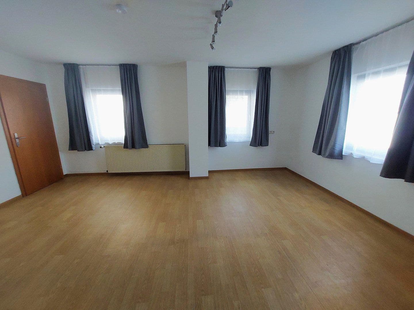 Predaj domu 117 m², pozemek 465 m², Langenlonsheim, Porýnie-Falcko Predaj domu 117 m², pozemek 465 m², Langenlonsheim, Porýnie-Falcko