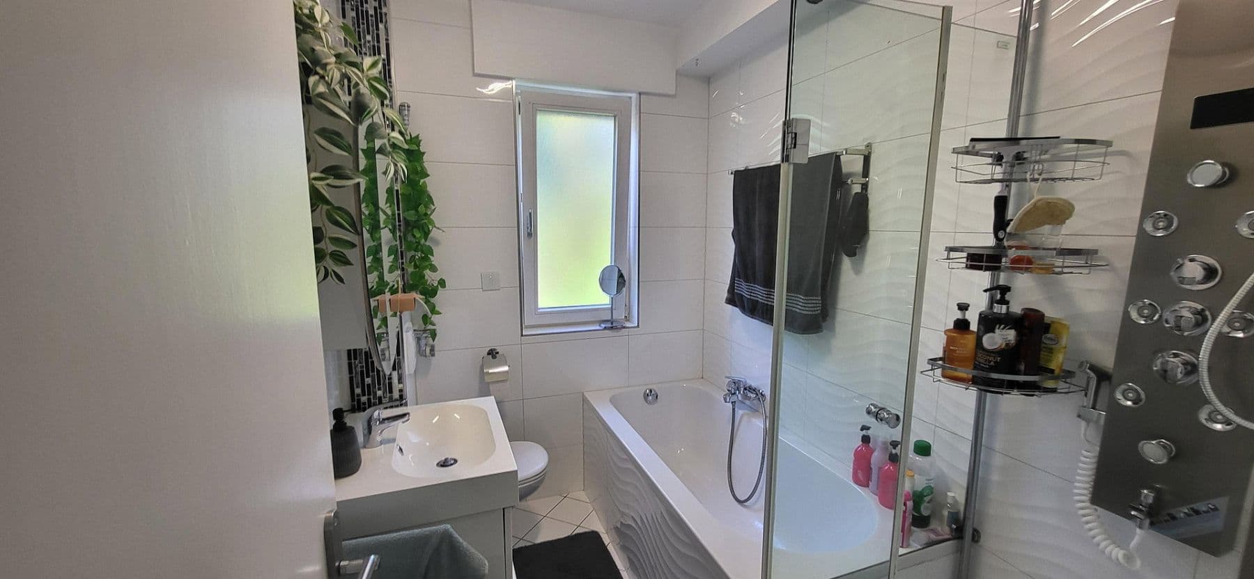 Prenájom bytu 3-izbový 80 m², Oberer Wingertweg 8, Baden-Württemberg - Pforzheim, Bádensko-Wurttembersko Prenájom bytu 3-izbový 80 m², Oberer Wingertweg 8, Baden-Württemberg - Pforzheim, Bádensko-Wurttembersko
