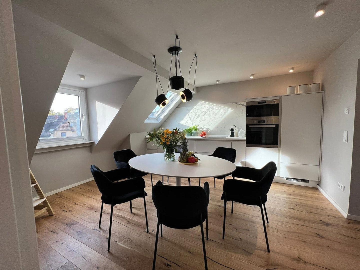 Prenájom bytu 4-izbový 71 m², Oberbilker Allee, 39, Düsseldorf, Severné Porýnie - Westfálsko Prenájom bytu 4-izbový 71 m², Oberbilker Allee, 39, Düsseldorf, Severné Porýnie - Westfálsko