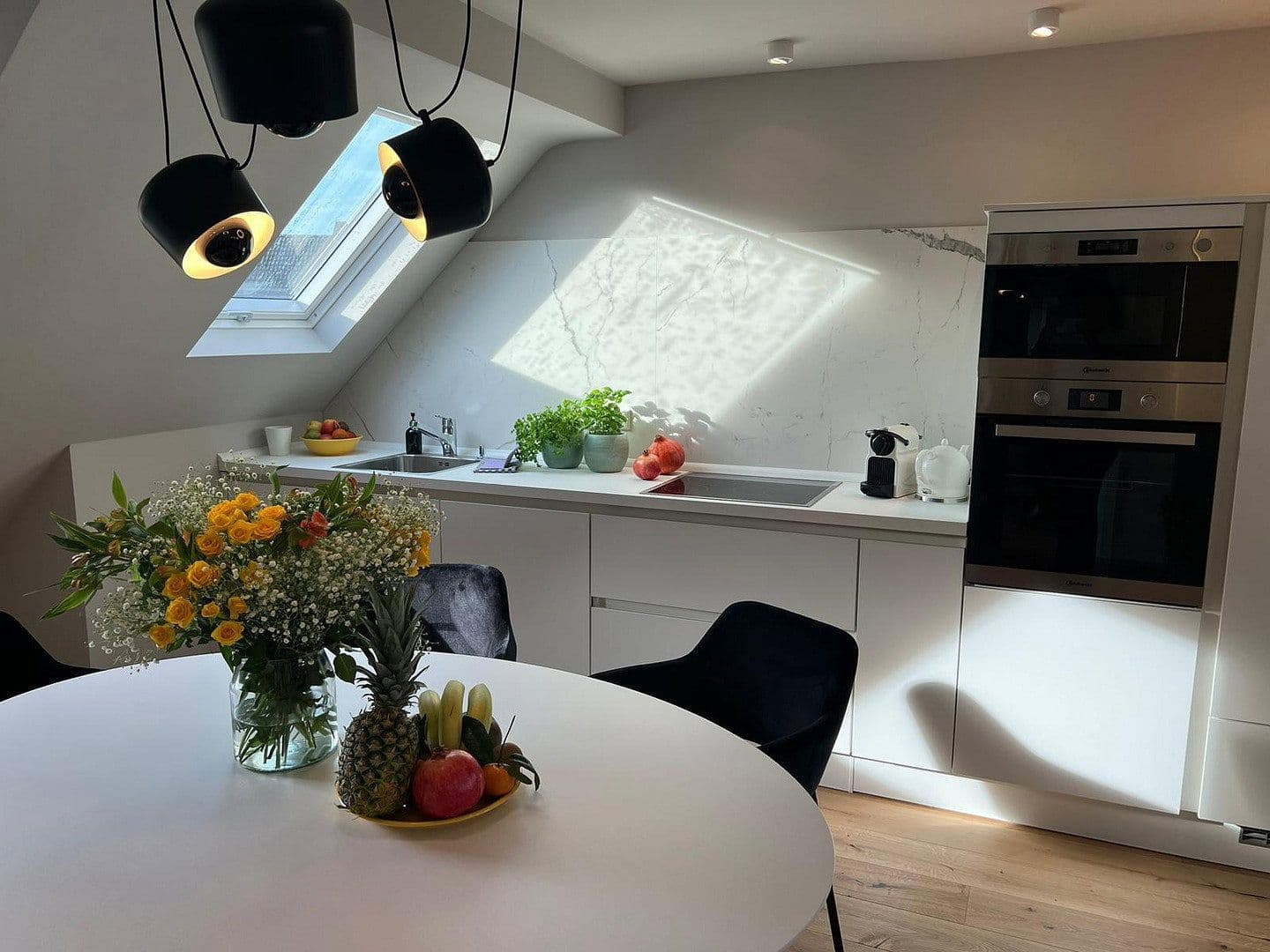 Prenájom bytu 4-izbový 71 m², Oberbilker Allee, 39, Düsseldorf, Severné Porýnie - Westfálsko Prenájom bytu 4-izbový 71 m², Oberbilker Allee, 39, Düsseldorf, Severné Porýnie - Westfálsko