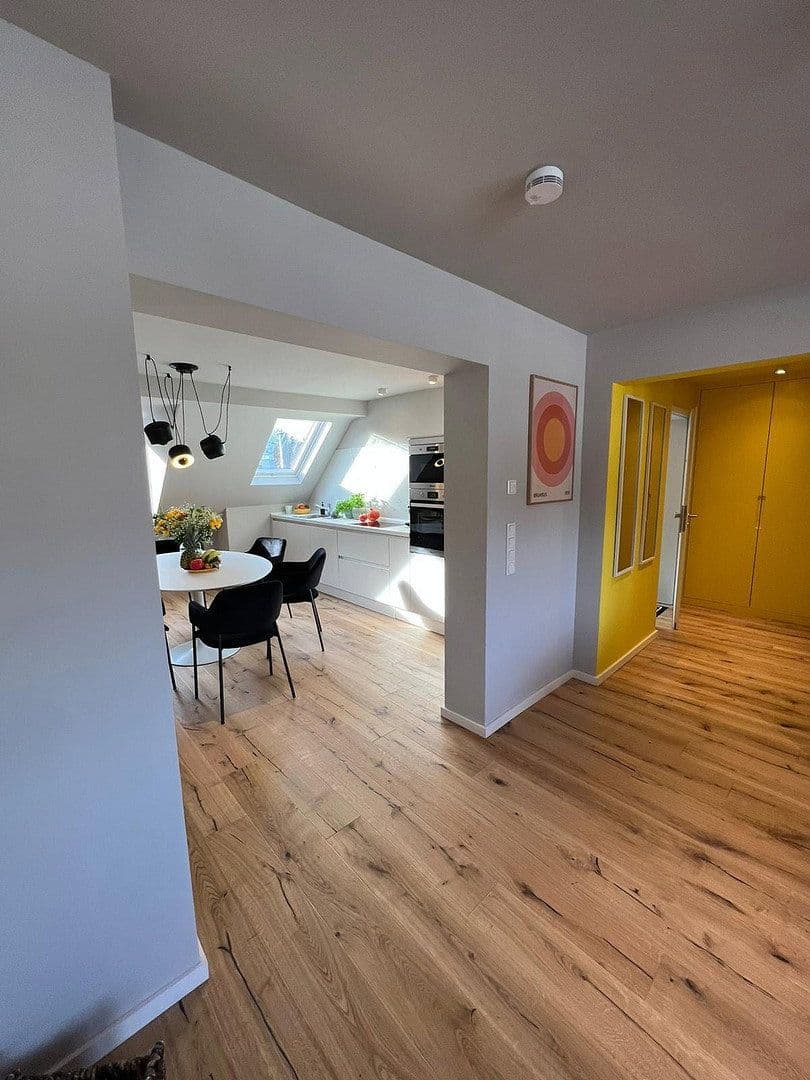 Prenájom bytu 4-izbový 71 m², Oberbilker Allee, 39, Düsseldorf, Severné Porýnie - Westfálsko Prenájom bytu 4-izbový 71 m², Oberbilker Allee, 39, Düsseldorf, Severné Porýnie - Westfálsko