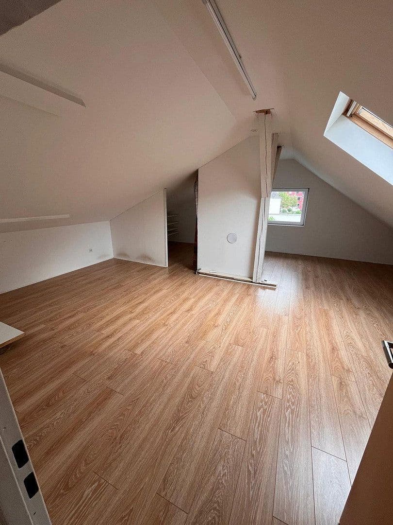 Prenájom domu 125 m², pozemek 1 m², Roßbach (Wied), Porýnie-Falcko Prenájom domu 125 m², pozemek 1 m², Roßbach (Wied), Porýnie-Falcko