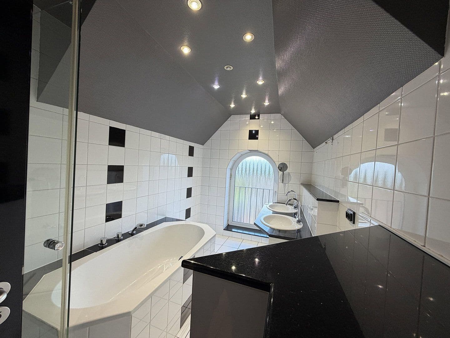 Predaj bytu 3-izbový 105 m², Oberhausen, Severné Porýnie - Westfálsko Predaj bytu 3-izbový 105 m², Oberhausen, Severné Porýnie - Westfálsko