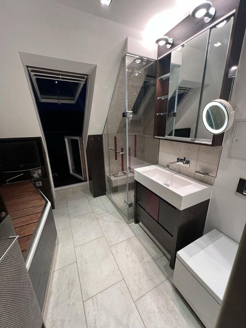 Prenájom bytu 2-izbový 92 m², Q4 9, Mannheim, Bádensko-Wurttembersko Prenájom bytu 2-izbový 92 m², Q4 9, Mannheim, Bádensko-Wurttembersko