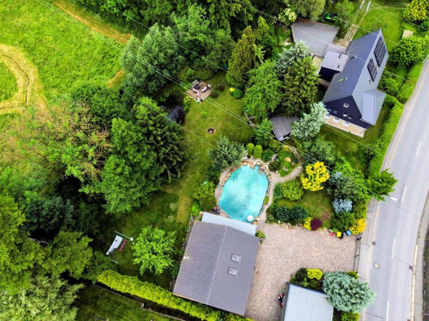 Predaj domu 100 m², pozemek 2.000 m², Limbacherstr.370, Chemnitz, Sasko Predaj domu 100 m², pozemek 2.000 m², Limbacherstr.370, Chemnitz, Sasko