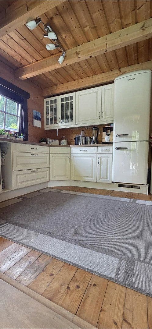 Predaj domu 100 m², pozemek 2.000 m², Limbacherstr.370, Chemnitz, Sasko Predaj domu 100 m², pozemek 2.000 m², Limbacherstr.370, Chemnitz, Sasko