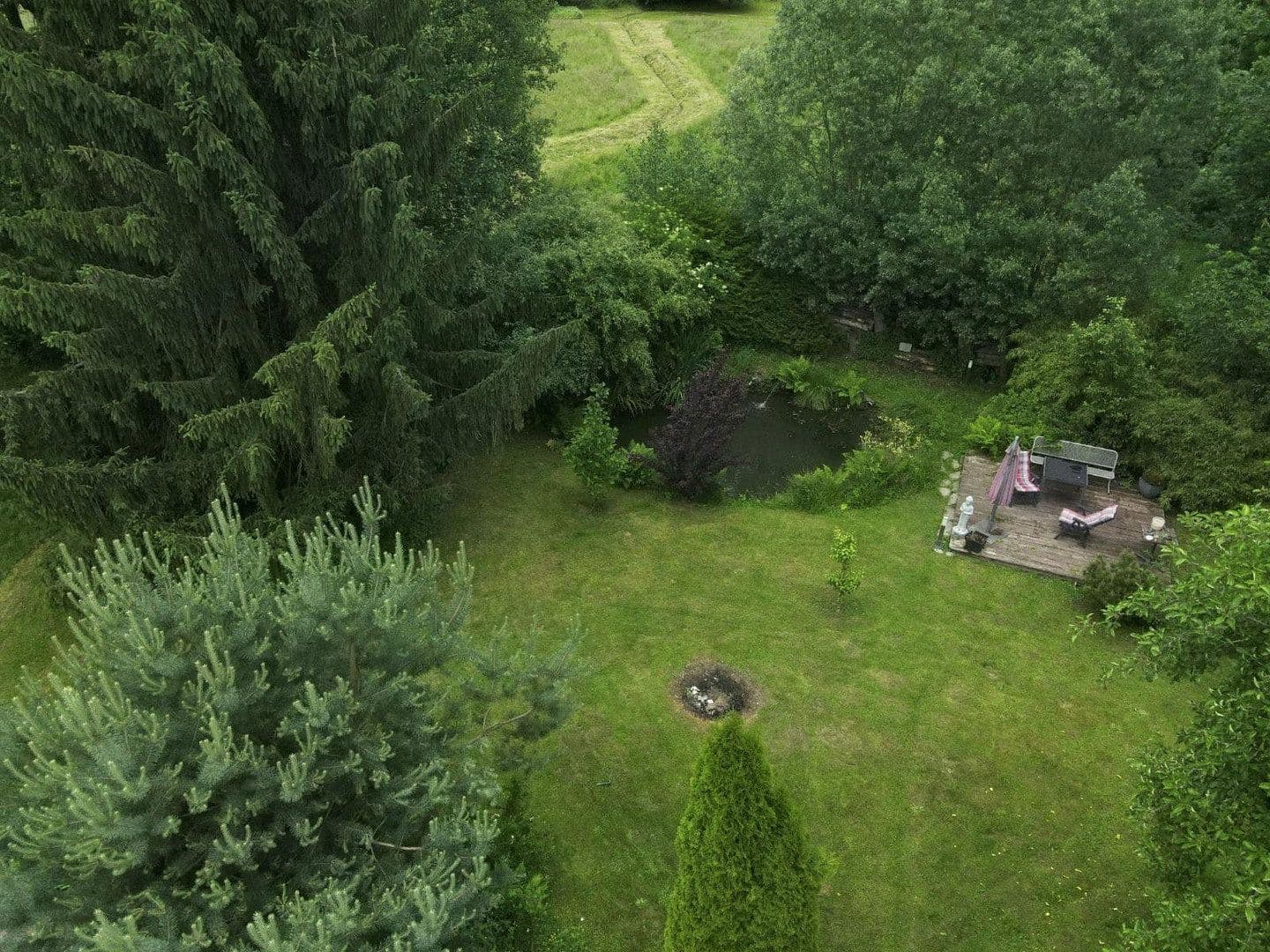Predaj domu 100 m², pozemek 2.000 m², Limbacherstr.370, Chemnitz, Sasko Predaj domu 100 m², pozemek 2.000 m², Limbacherstr.370, Chemnitz, Sasko
