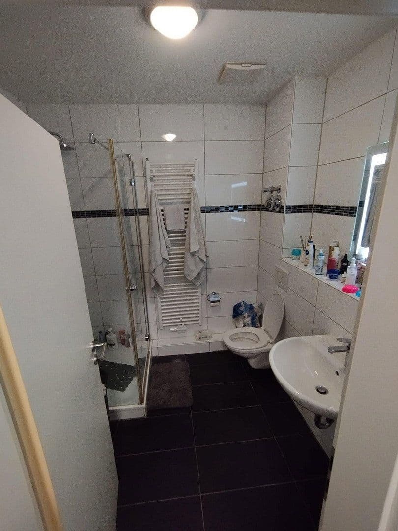 Prenájom bytu 2-izbový 42 m², Frankfurt am Main, Hesensko Prenájom bytu 2-izbový 42 m², Frankfurt am Main, Hesensko