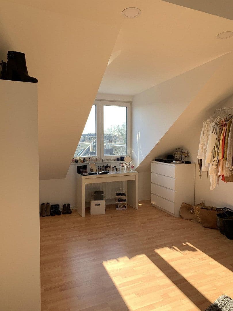 Predaj domu 879 m², pozemek 259 m², Färberstr. 116, Düsseldorf, Severné Porýnie - Westfálsko Predaj domu 879 m², pozemek 259 m², Färberstr. 116, Düsseldorf, Severné Porýnie - Westfálsko