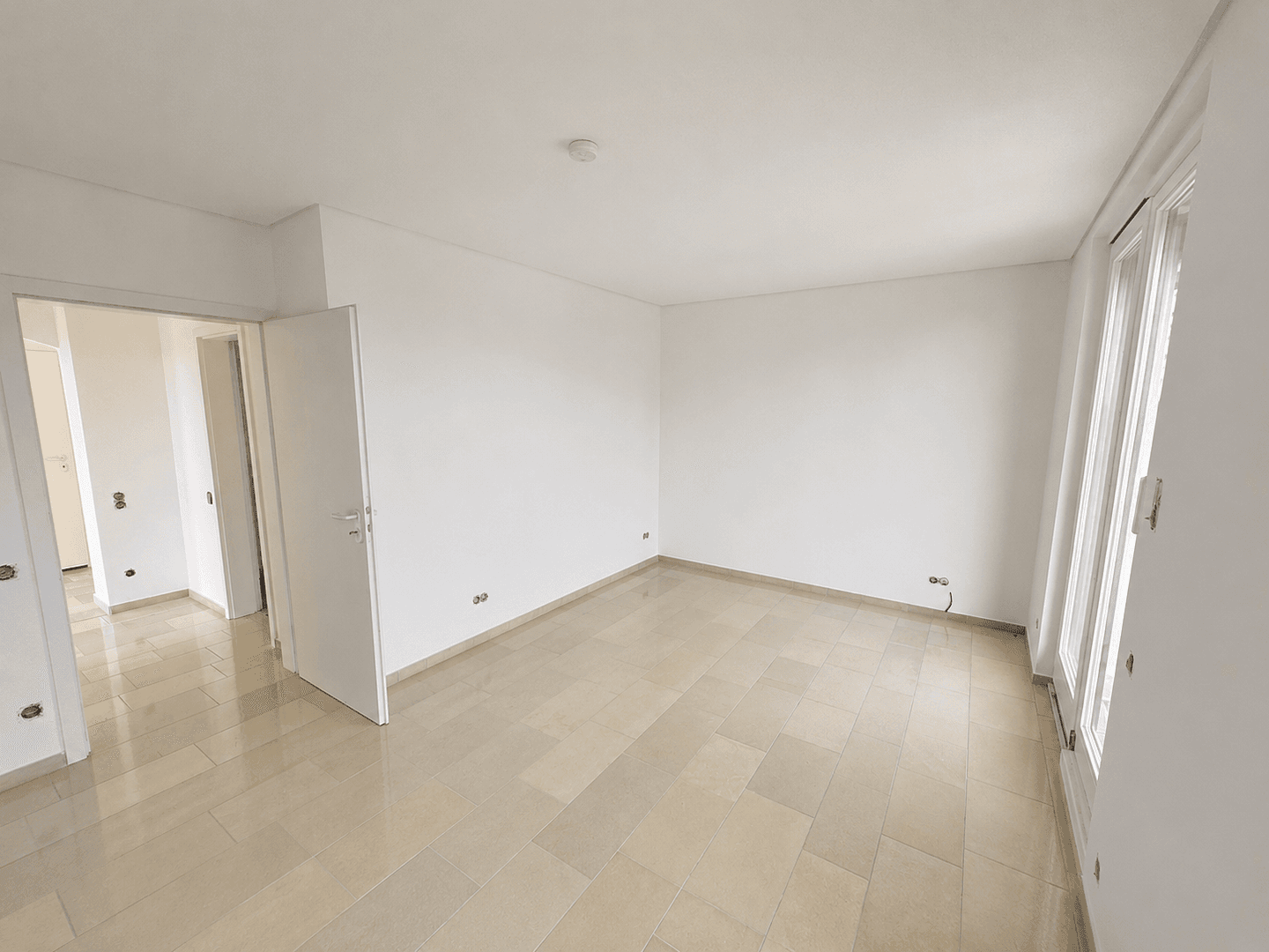 Prenájom bytu 3-izbový 160 m², Uerdingerstrasse 421, Krefeld, Severné Porýnie - Westfálsko Prenájom bytu 3-izbový 160 m², Uerdingerstrasse 421, Krefeld, Severné Porýnie - Westfálsko