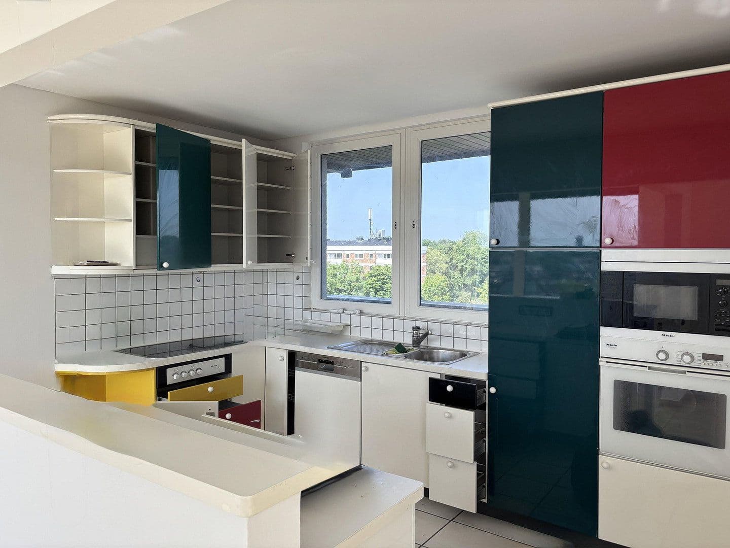 Prenájom bytu 3-izbový 160 m², Uerdingerstrasse 421, Krefeld, Severné Porýnie - Westfálsko Prenájom bytu 3-izbový 160 m², Uerdingerstrasse 421, Krefeld, Severné Porýnie - Westfálsko