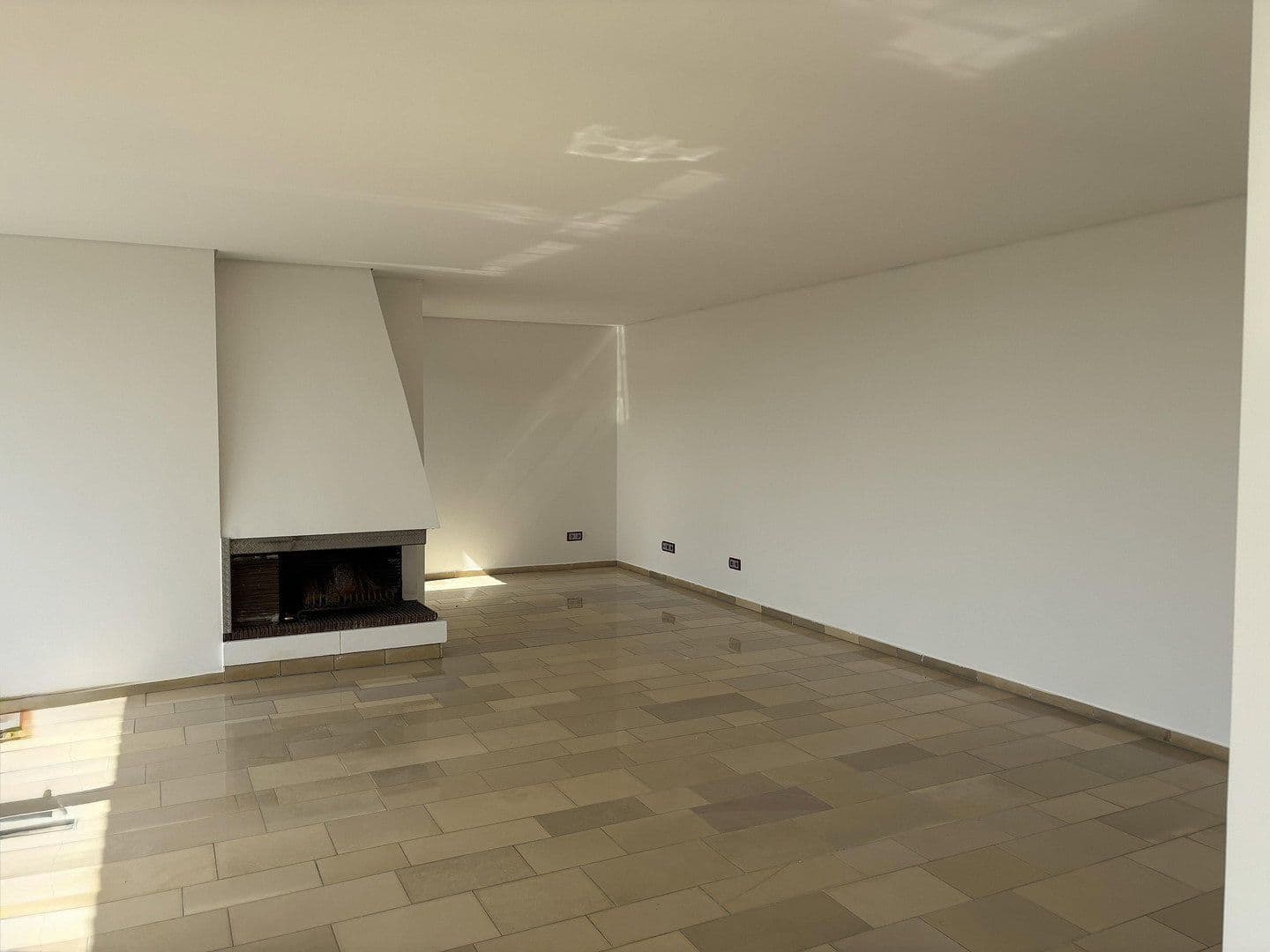 Prenájom bytu 3-izbový 160 m², Uerdingerstrasse 421, Krefeld, Severné Porýnie - Westfálsko Prenájom bytu 3-izbový 160 m², Uerdingerstrasse 421, Krefeld, Severné Porýnie - Westfálsko