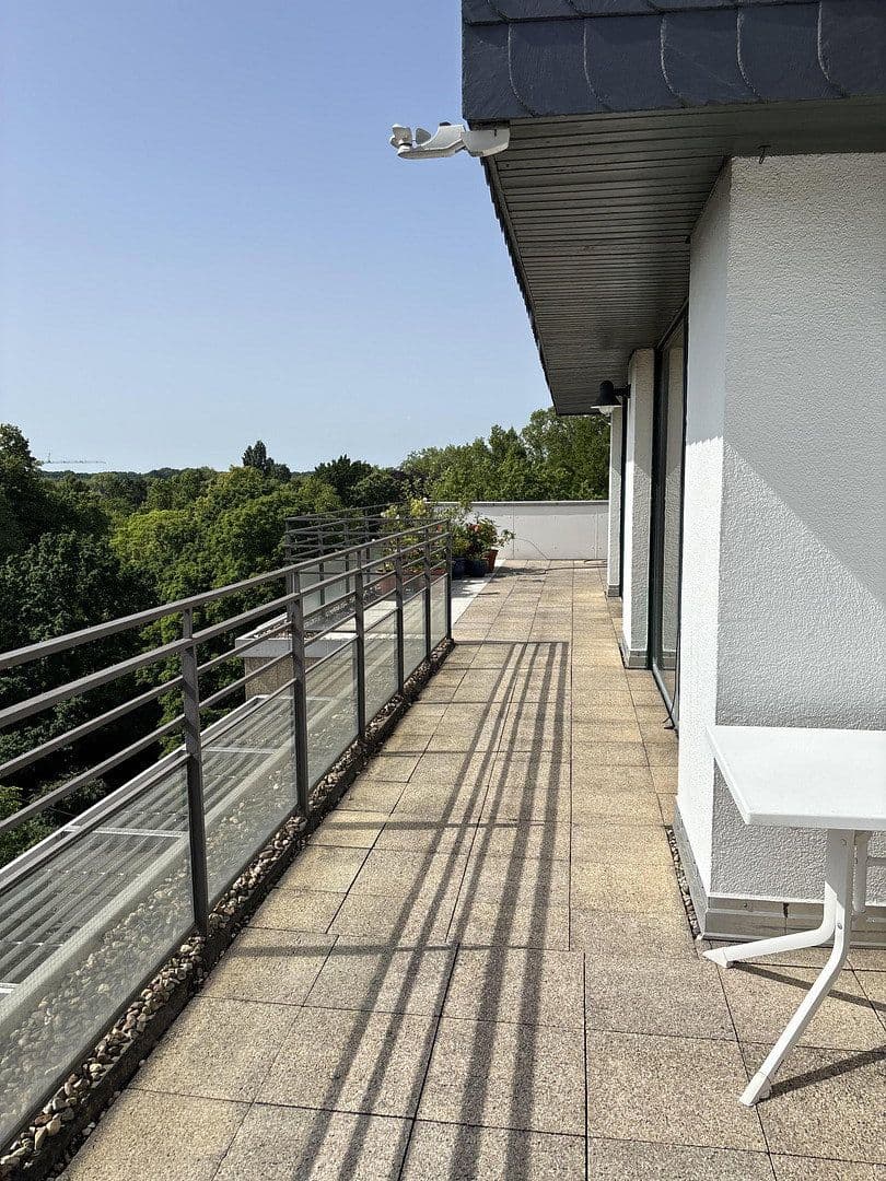 Prenájom bytu 3-izbový 160 m², Uerdingerstrasse 421, Krefeld, Severné Porýnie - Westfálsko Prenájom bytu 3-izbový 160 m², Uerdingerstrasse 421, Krefeld, Severné Porýnie - Westfálsko