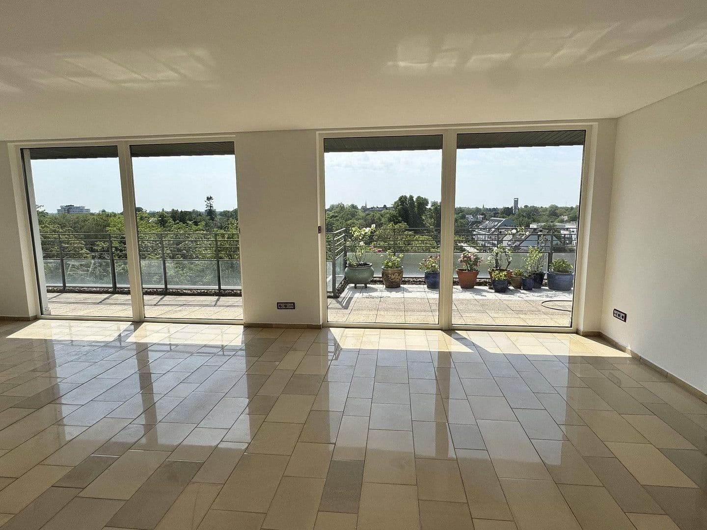 Prenájom bytu 3-izbový 160 m², Uerdingerstrasse 421, Krefeld, Severné Porýnie - Westfálsko Prenájom bytu 3-izbový 160 m², Uerdingerstrasse 421, Krefeld, Severné Porýnie - Westfálsko