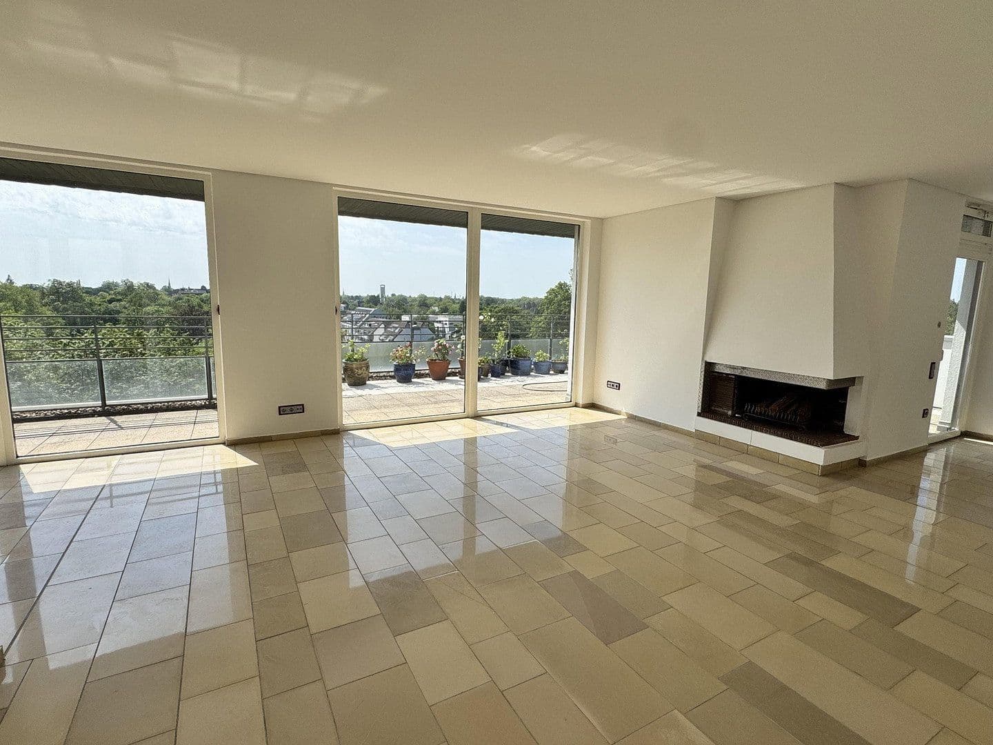 Prenájom bytu 3-izbový 160 m², Uerdingerstrasse 421, Krefeld, Severné Porýnie - Westfálsko Prenájom bytu 3-izbový 160 m², Uerdingerstrasse 421, Krefeld, Severné Porýnie - Westfálsko