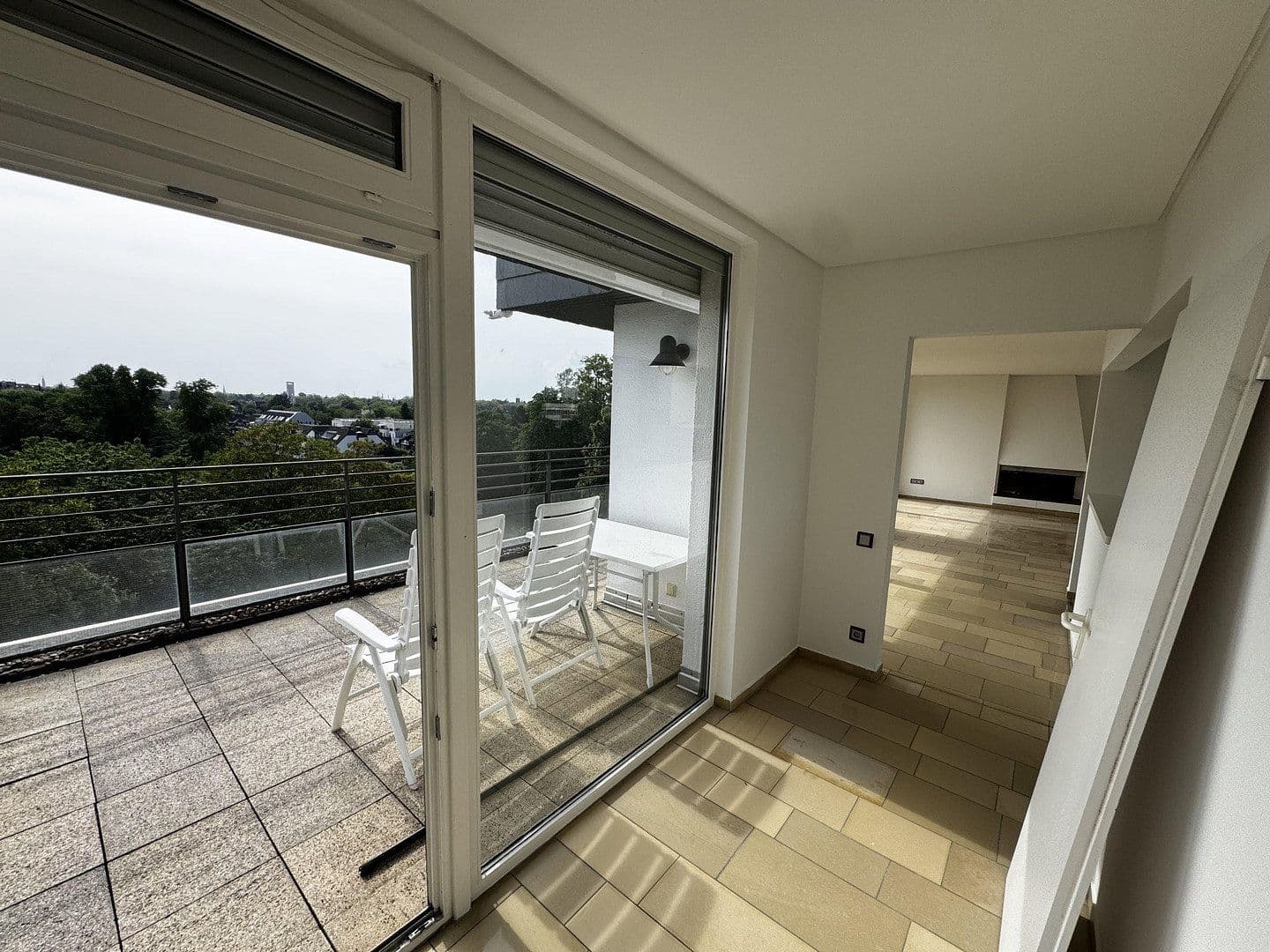 Prenájom bytu 3-izbový 160 m², Uerdingerstrasse 421, Krefeld, Severné Porýnie - Westfálsko Prenájom bytu 3-izbový 160 m², Uerdingerstrasse 421, Krefeld, Severné Porýnie - Westfálsko