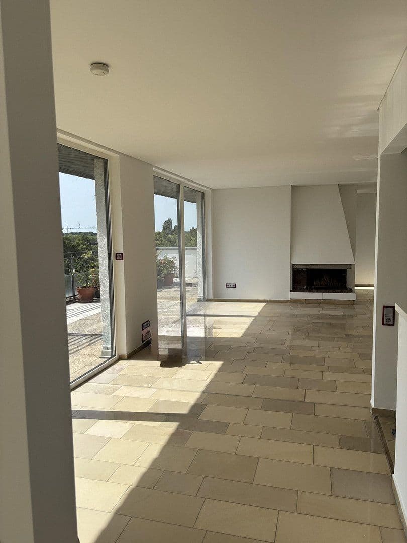 Prenájom bytu 3-izbový 160 m², Uerdingerstrasse 421, Krefeld, Severné Porýnie - Westfálsko Prenájom bytu 3-izbový 160 m², Uerdingerstrasse 421, Krefeld, Severné Porýnie - Westfálsko