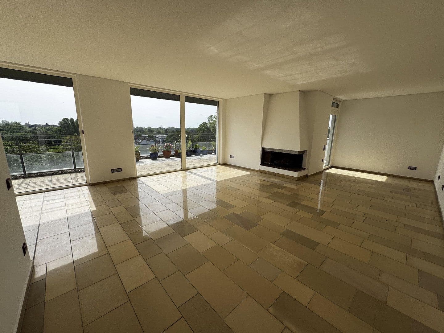 Prenájom bytu 3-izbový 160 m², Uerdingerstrasse 421, Krefeld, Severné Porýnie - Westfálsko Prenájom bytu 3-izbový 160 m², Uerdingerstrasse 421, Krefeld, Severné Porýnie - Westfálsko