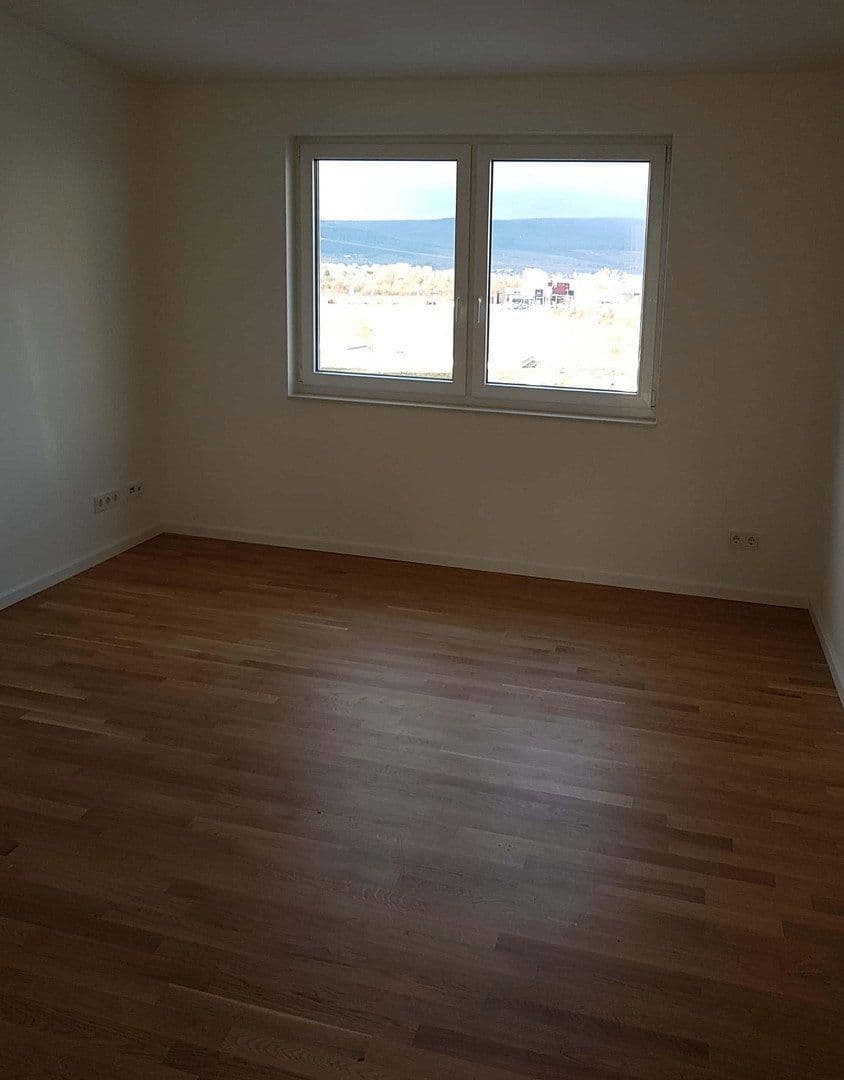 Prenájom bytu 3-izbový 135 m², Ingelheim am Rhein, Porýnie-Falcko Prenájom bytu 3-izbový 135 m², Ingelheim am Rhein, Porýnie-Falcko