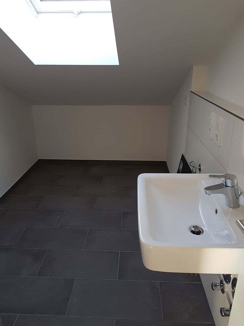 Prenájom bytu 3-izbový 135 m², Ingelheim am Rhein, Porýnie-Falcko Prenájom bytu 3-izbový 135 m², Ingelheim am Rhein, Porýnie-Falcko