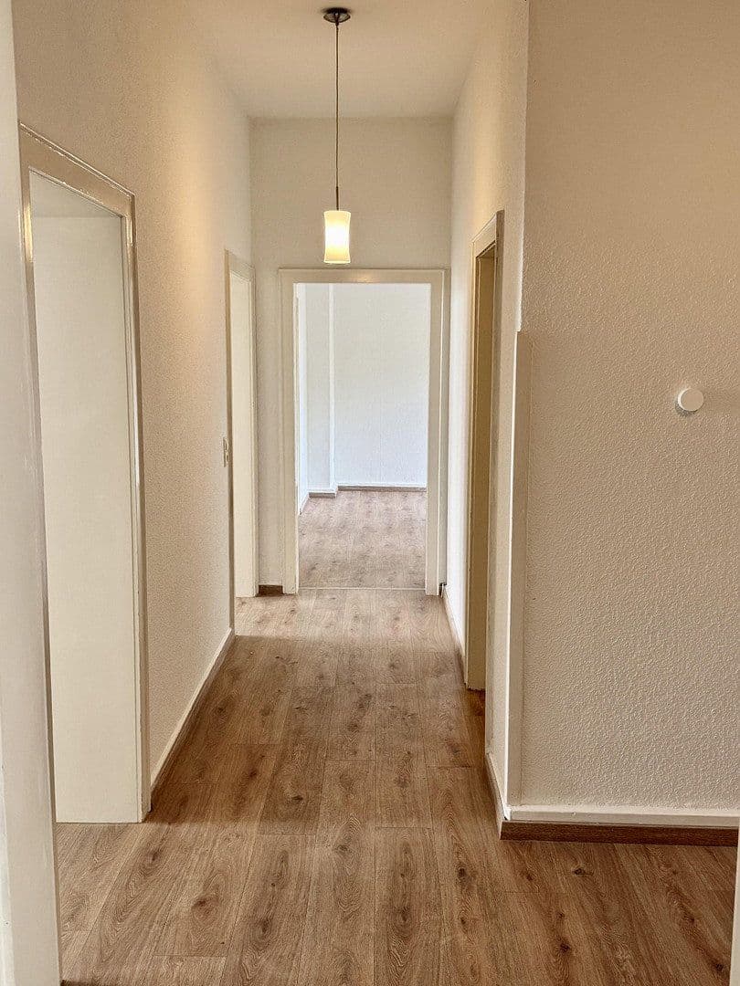 Prenájom bytu 4-izbový 101 m², Johannes-Müller-Straße 9, Koblenz, Porýnie-Falcko Prenájom bytu 4-izbový 101 m², Johannes-Müller-Straße 9, Koblenz, Porýnie-Falcko