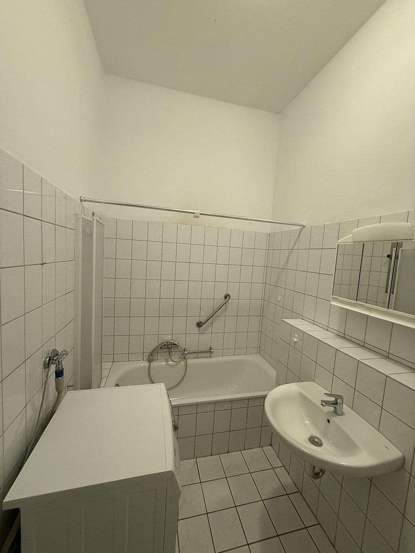 Prenájom bytu 4-izbový 101 m², Johannes-Müller-Straße 9, Koblenz, Porýnie-Falcko Prenájom bytu 4-izbový 101 m², Johannes-Müller-Straße 9, Koblenz, Porýnie-Falcko
