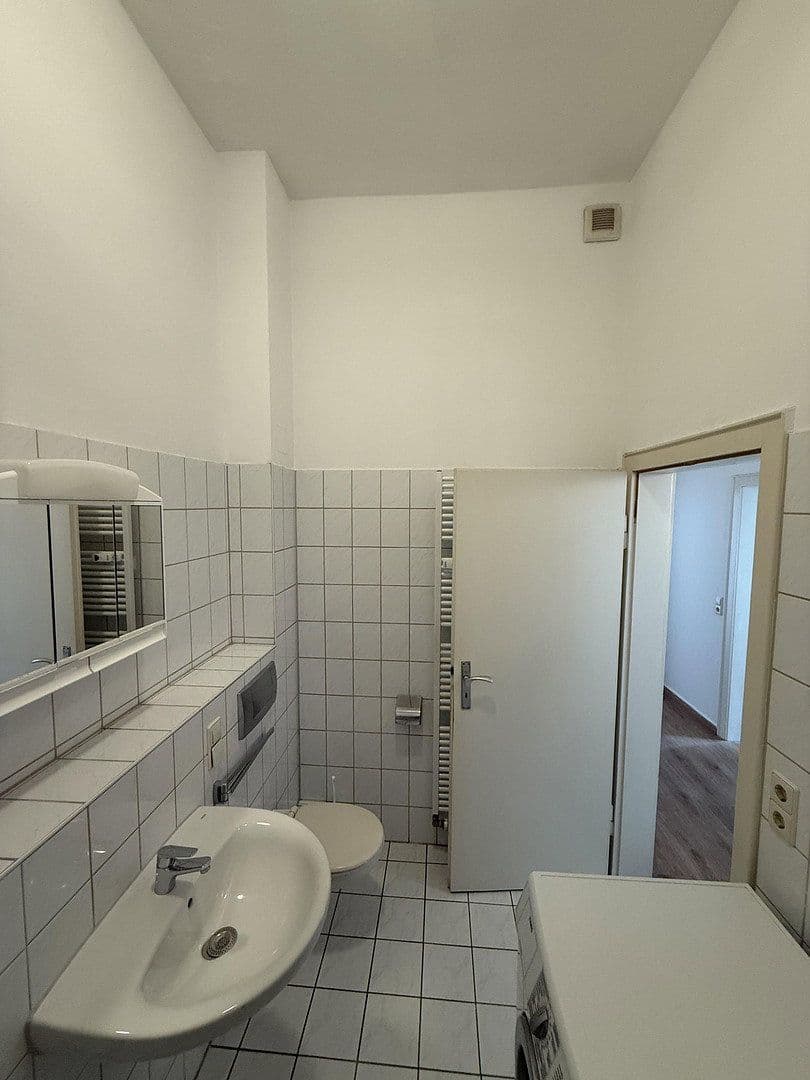 Prenájom bytu 4-izbový 101 m², Johannes-Müller-Straße 9, Koblenz, Porýnie-Falcko Prenájom bytu 4-izbový 101 m², Johannes-Müller-Straße 9, Koblenz, Porýnie-Falcko