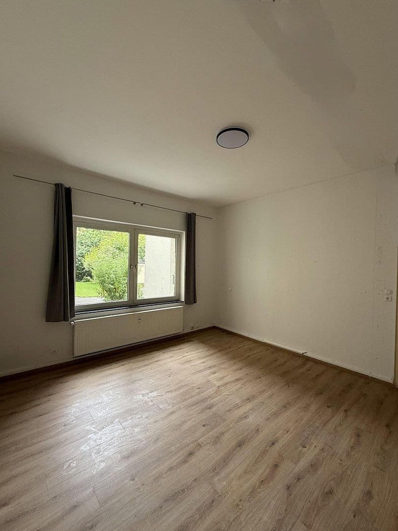 Prenájom bytu 4-izbový 101 m², Johannes-Müller-Straße 9, Koblenz, Porýnie-Falcko Prenájom bytu 4-izbový 101 m², Johannes-Müller-Straße 9, Koblenz, Porýnie-Falcko
