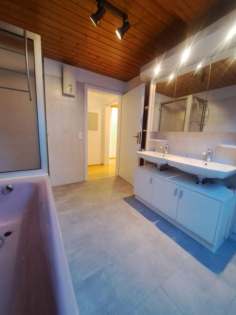 Prenájom bytu 3-izbový 92 m², Oberamteistrasse 12, Tuttlingen, Bádensko-Wurttembersko Prenájom bytu 3-izbový 92 m², Oberamteistrasse 12, Tuttlingen, Bádensko-Wurttembersko