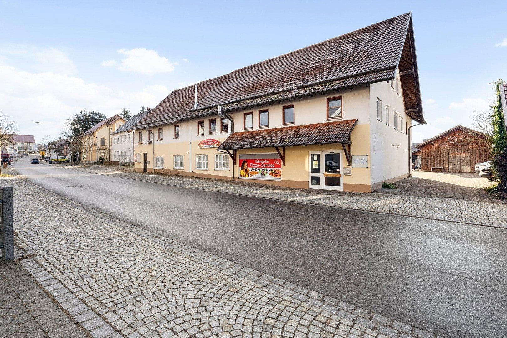 Predaj domu 443 m², pozemek 1.079 m², Ottobeurer Straße 17, Markt Rettenbach, Bavorsko Predaj domu 443 m², pozemek 1.079 m², Ottobeurer Straße 17, Markt Rettenbach, Bavorsko