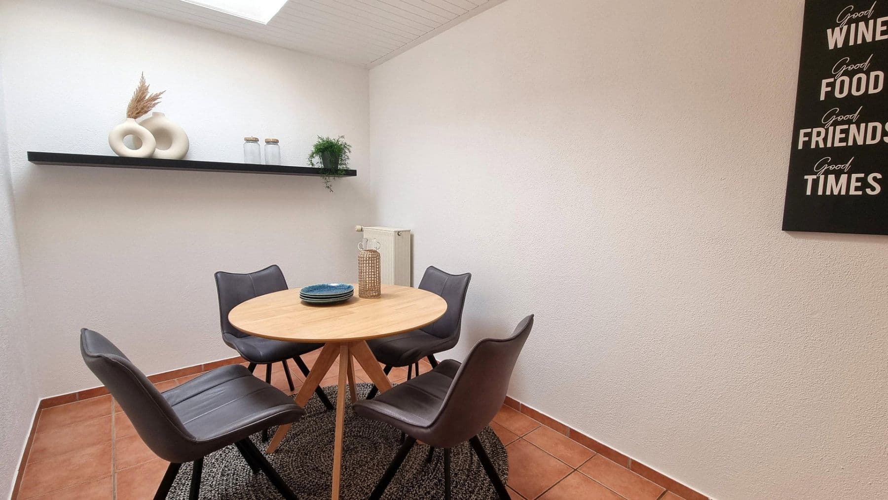 Predaj domu 207 m², pozemek 304 m², Ulmenweg 1/1, Mühlacker, Bádensko-Wurttembersko Predaj domu 207 m², pozemek 304 m², Ulmenweg 1/1, Mühlacker, Bádensko-Wurttembersko